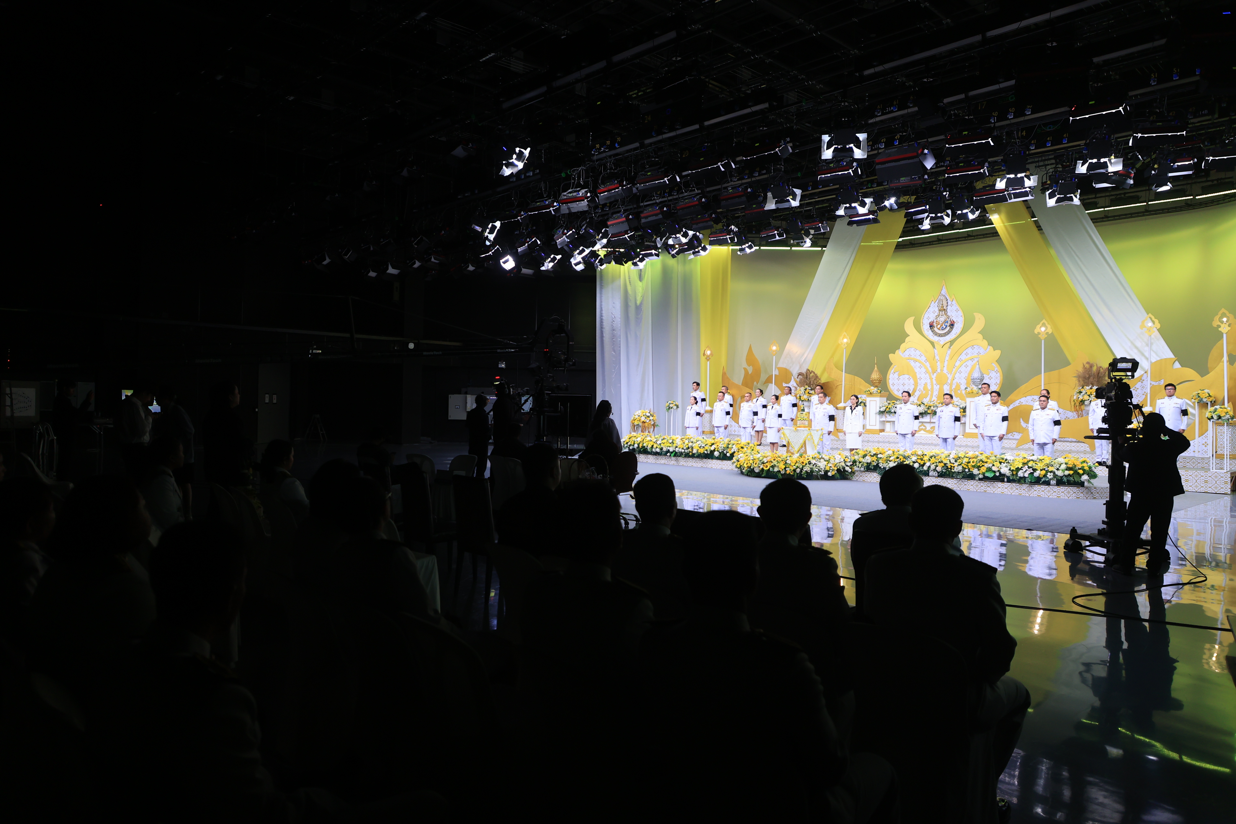 title - คณะผู้บริหาร ส.ป.ก. บันทึกเทปถวายพระพรชัยมงคล เนื่องในโอกาสมหามงคลเฉลิมพระชนมพรรษา 74 พรรษา พระบาทสมเด็จพระปรเมนทรรามาธิบดีศรีสินทร มหาวชิราลงกรณ พระวชิรเกล้าเจ้าอยู่หัว
